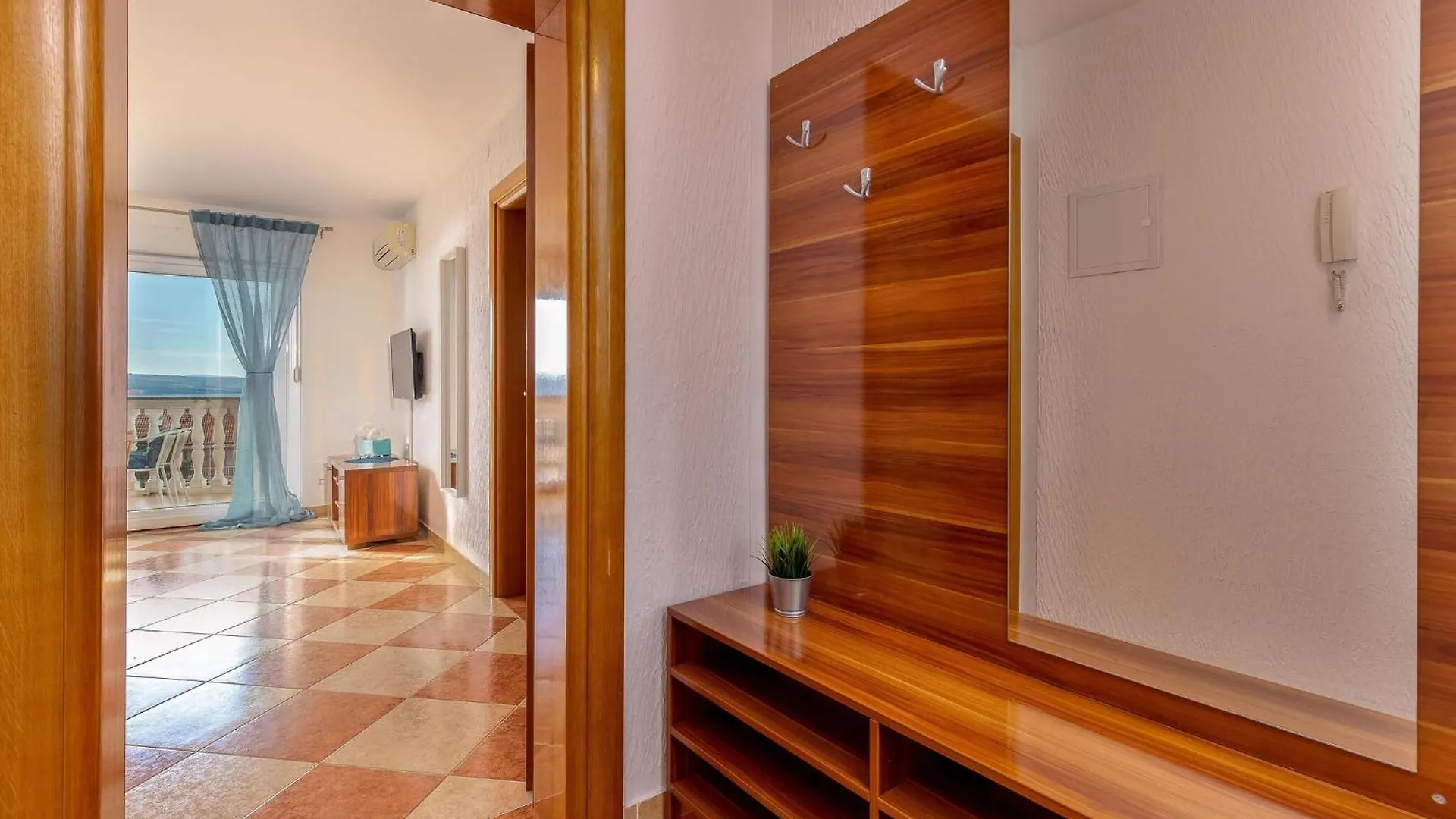 2 Bedroom Stunning Apartment In Crikvenica